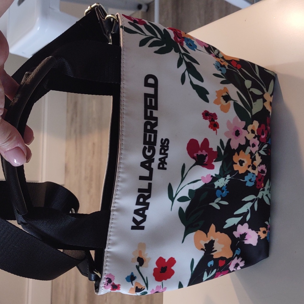 Beautiful Karl largerfield tote bag inside pocket crossbody strap